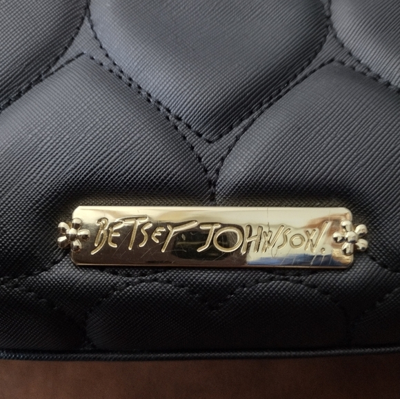 Betsy Johnson Large White and Black Heart Quilted Tote Bag - Picture 6 of 6